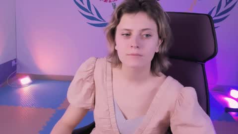 Snapshot of lolaasmus chatting on December 24, 11:17 am I consider myself the god Loki but life just calls me LOL online show from December 24, 11:17 am