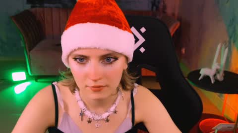 Snapshot of lolaasmus chatting on December 25, 3:17 pm I consider myself the god Loki but life just calls me LOL online show from December 25, 3:17 pm