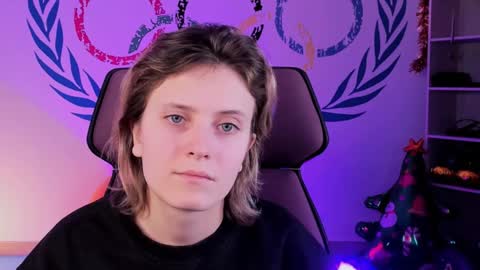 Snapshot of lolaasmus chatting on December 28, 8:05 am I consider myself the god Loki but life just calls me LOL online show from December 28, 8:05 am