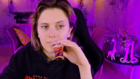 Snapshot of lolaasmus chatting on January 3, 8:10 am I consider myself the god Loki but life just calls me LOL online show from January 3, 8:10 am