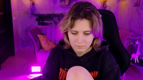 Snapshot of lolaasmus chatting on January 3, 11:14 am I consider myself the god Loki but life just calls me LOL online show from January 3, 11:14 am