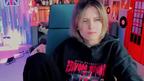 Snapshot of lolaasmus chatting on January 7, 12:41 pm I consider myself the god Loki but life just calls me LOL online show from January 7, 12:41 pm