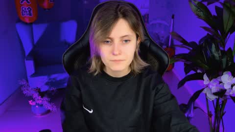 Snapshot of lolaasmus chatting on February 4, 5:10 am I consider myself the god Loki but life just calls me LOL online show from February 4, 5:10 am