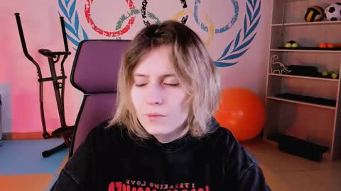 Snapshot of lolaasmus chatting on February 13, 5:05 am I consider myself the god Loki but life just calls me LOL online show from February 13, 5:05 am