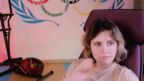 Snapshot of lolaasmus chatting on February 13, 8:06 am I consider myself the god Loki but life just calls me LOL online show from February 13, 8:06 am