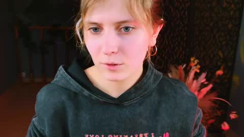 Snapshot of lolaasmus chatting on February 18, 10:49 am I consider myself the god Loki but life just calls me LOL online show from February 18, 10:49 am