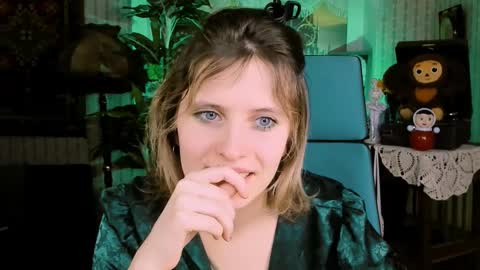 Snapshot of lolaasmus chatting on February 19, 8:12 am I consider myself the god Loki but life just calls me LOL online show from February 19, 8:12 am