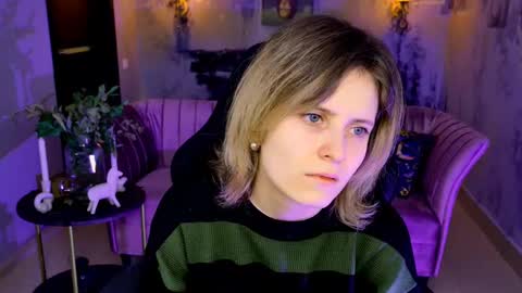 Snapshot of lolaasmus chatting on February 25, 8:03 am I consider myself the god Loki but life just calls me LOL online show from February 25, 8:03 am