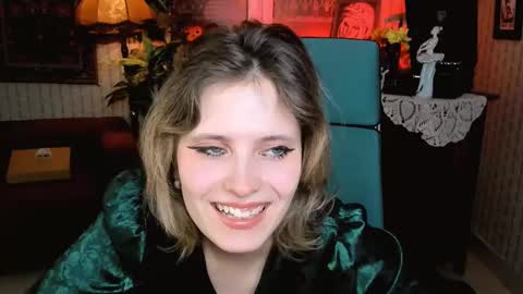 Snapshot of lolaasmus chatting on February 26, 1:41 pm I consider myself the god Loki but life just calls me LOL online show from February 26, 1:41 pm