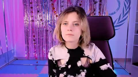 Snapshot of lolaasmus chatting on February 27, 5:13 am I consider myself the god Loki but life just calls me LOL online show from February 27, 5:13 am