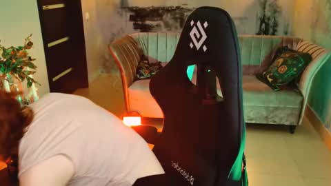 Snapshot of lolaasmus chatting on March 12, 11:20 am I consider myself the god Loki but life just calls me LOL online show from March 12, 11:20 am