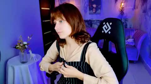 Snapshot of lolaasmus chatting on September 25, 9:02 am I consider myself the god Loki but life just calls me LOL online show from September 25, 9:02 am