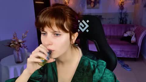 Snapshot of lolaasmus chatting on September 26, 7:45 am I consider myself the god Loki but life just calls me LOL online show from September 26, 7:45 am