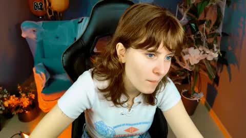 Snapshot of lolaasmus chatting on October 22, 5:41 am I consider myself the god Loki but life just calls me LOL online show from October 22, 5:41 am