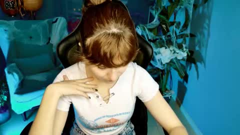 Snapshot of lolaasmus chatting on October 23, 6:13 am I consider myself the god Loki but life just calls me LOL online show from October 23, 6:13 am