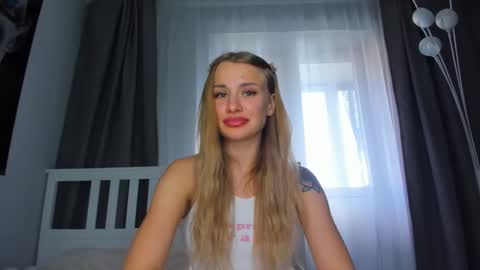 Snapshot of lolabani675452 chatting on September 23, 1:14 pm lolabani675452 online show from September 23, 1:14 pm