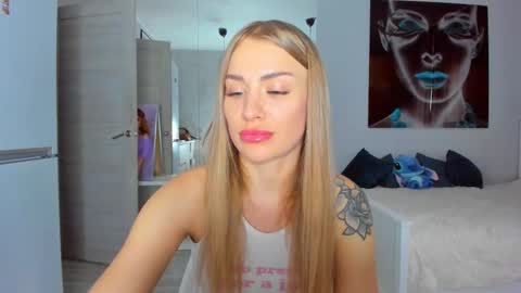 Snapshot of lolabani675452 chatting on October 13, 10:04 am lolabani675452 online show from October 13, 10:04 am