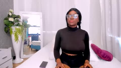 lola online show from September 23, 12:52 pm