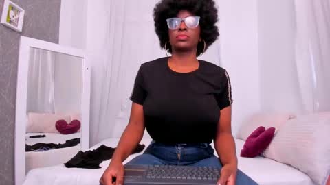 lola online show from September 29, 12:43 pm