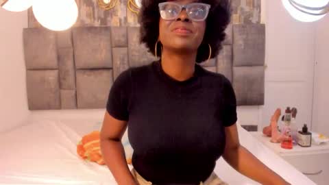 lola online show from October 4, 4:10 am