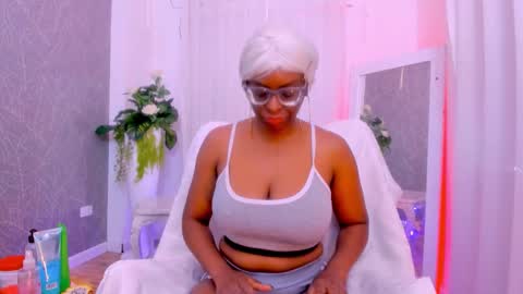 lola online show from November 22, 1:32 pm