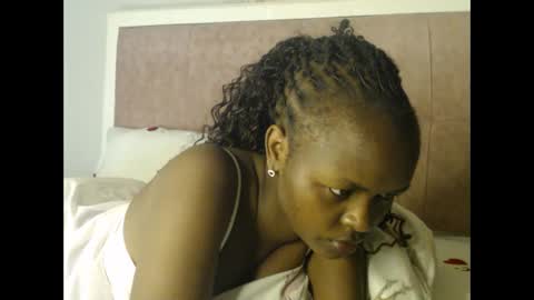 lolamia7 online show from September 29, 5:01 am