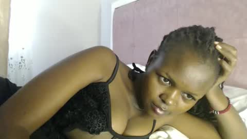 lolamia7 online show from October 11, 5:50 am