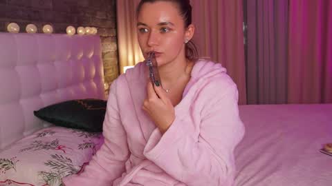 Victoria online show from December 9, 6:25 pm