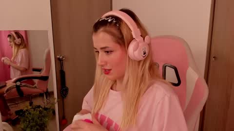 Lolly  online show from February 25, 3:42 am