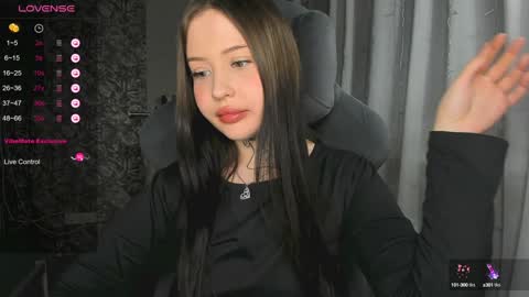 Snapshot of lonalye chatting on December 23, 6:05 pm lona online show from December 23, 6:05 pm