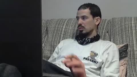 Snapshot of longnight5 chatting on January 31, 7:08 pm Alejandro Rulitos Twitter longnight55 Intagram 5longnight5 online show from January 31, 7:08 pm