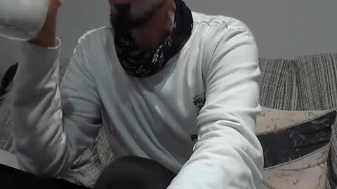 Snapshot of longnight5 chatting on February 1, 11:06 pm Alejandro Rulitos Twitter longnight55 Intagram 5longnight5 online show from February 1, 11:06 pm