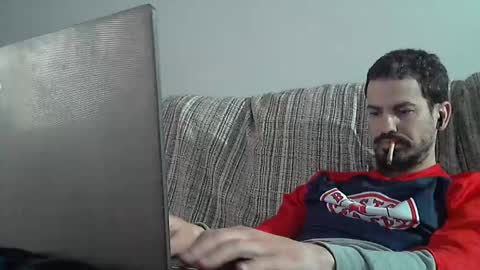 Snapshot of longnight5 chatting on February 13, 4:17 pm Alejandro Rulitos Twitter longnight55 Intagram 5longnight5 online show from February 13, 4:17 pm