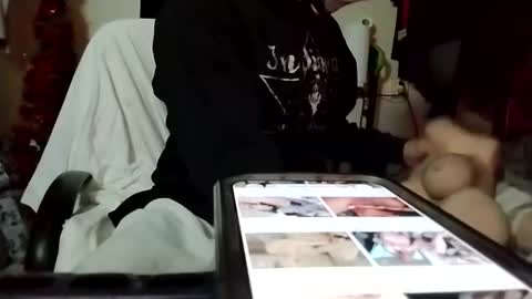 longstroks00 online show from December 22, 12:18 am