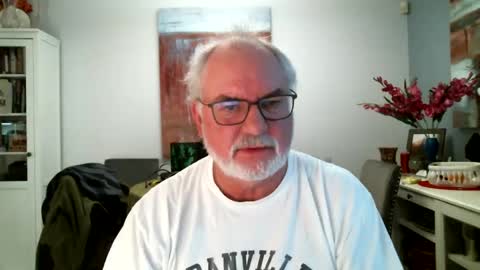 Snapshot of loop102 chatting on January 24, 1:45 am loop102 online show from January 24, 1:45 am