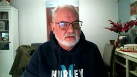 Snapshot of loop102 chatting on January 27, 2:20 am loop102 online show from January 27, 2:20 am