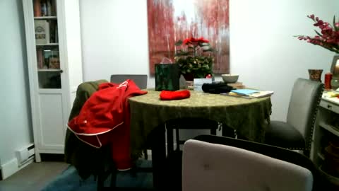 Snapshot of loop102 chatting on January 28, 2:11 am loop102 online show from January 28, 2:11 am