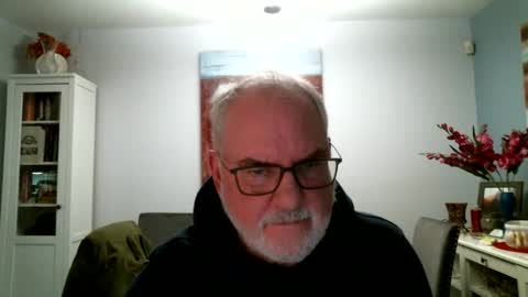 Snapshot of loop102 chatting on February 1, 1:02 am loop102 online show from February 1, 1:02 am