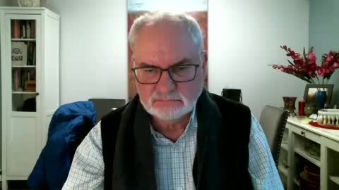 Snapshot of loop102 chatting on February 13, 5:58 am loop102 online show from February 13, 5:58 am