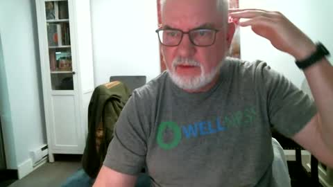 Snapshot of loop102 chatting on September 20, 5:47 pm loop102 online show from September 20, 5:47 pm