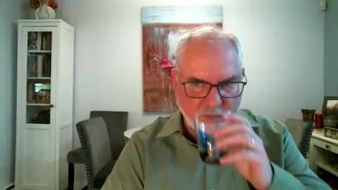 Snapshot of loop102 chatting on September 27, 2:16 am loop102 online show from September 27, 2:16 am