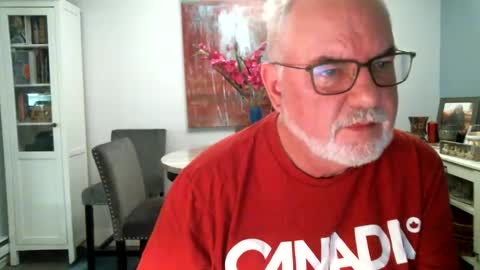 Snapshot of loop102 chatting on September 27, 3:28 pm loop102 online show from September 27, 3:28 pm