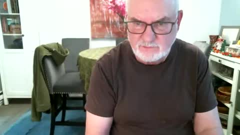 Snapshot of loop102 chatting on November 28, 10:45 pm loop102 online show from November 28, 10:45 pm