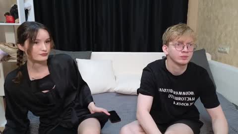 Jean and Isa right couple Mark and Eva left couple online show from February 6, 9:43 am