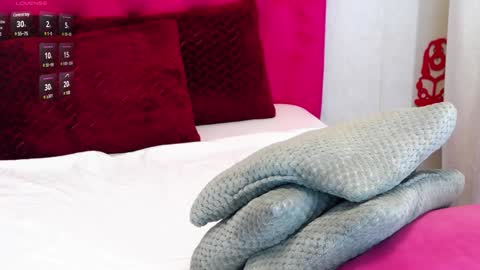 loradelniro1 online show from January 28, 1:27 pm