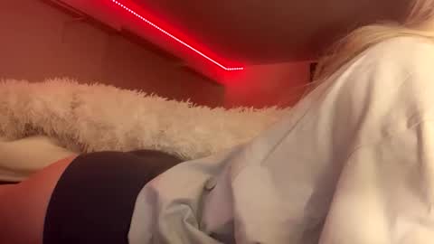 Snapshot of loraxrose01 chatting on November 20, 8:52 pm Lora online show from November 20, 8:52 pm