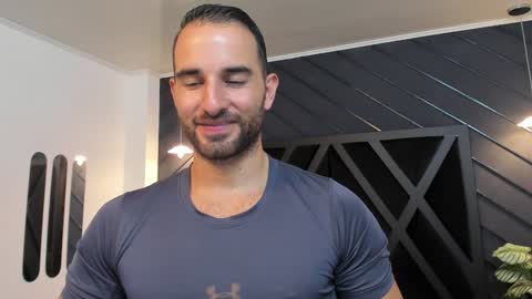  L O R E N Z O  Thumbs Up help  online show from January 18, 5:48 pm