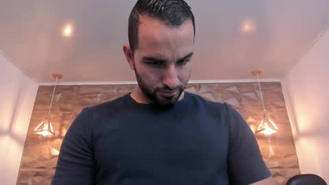  L O R E N Z O  Thumbs Up help  online show from February 15, 5:17 pm