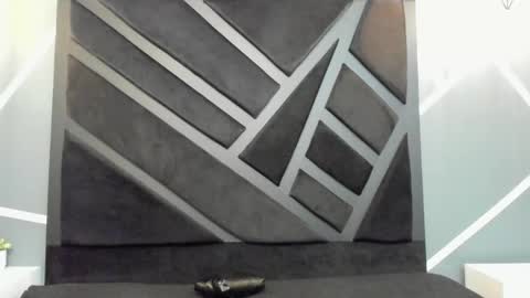  L O R E N Z O  Thumbs Up help  online show from September 12, 5:24 pm