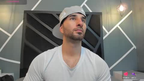  L O R E N Z O  Thumbs Up help  online show from September 20, 11:11 am